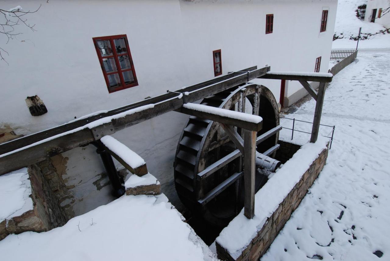Hotel Porčův mlýn Bykovice Exteriér fotografie