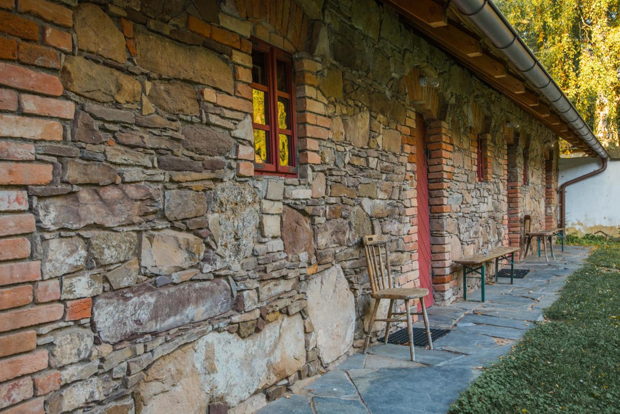 Hotel Porčův mlýn Bykovice Exteriér fotografie