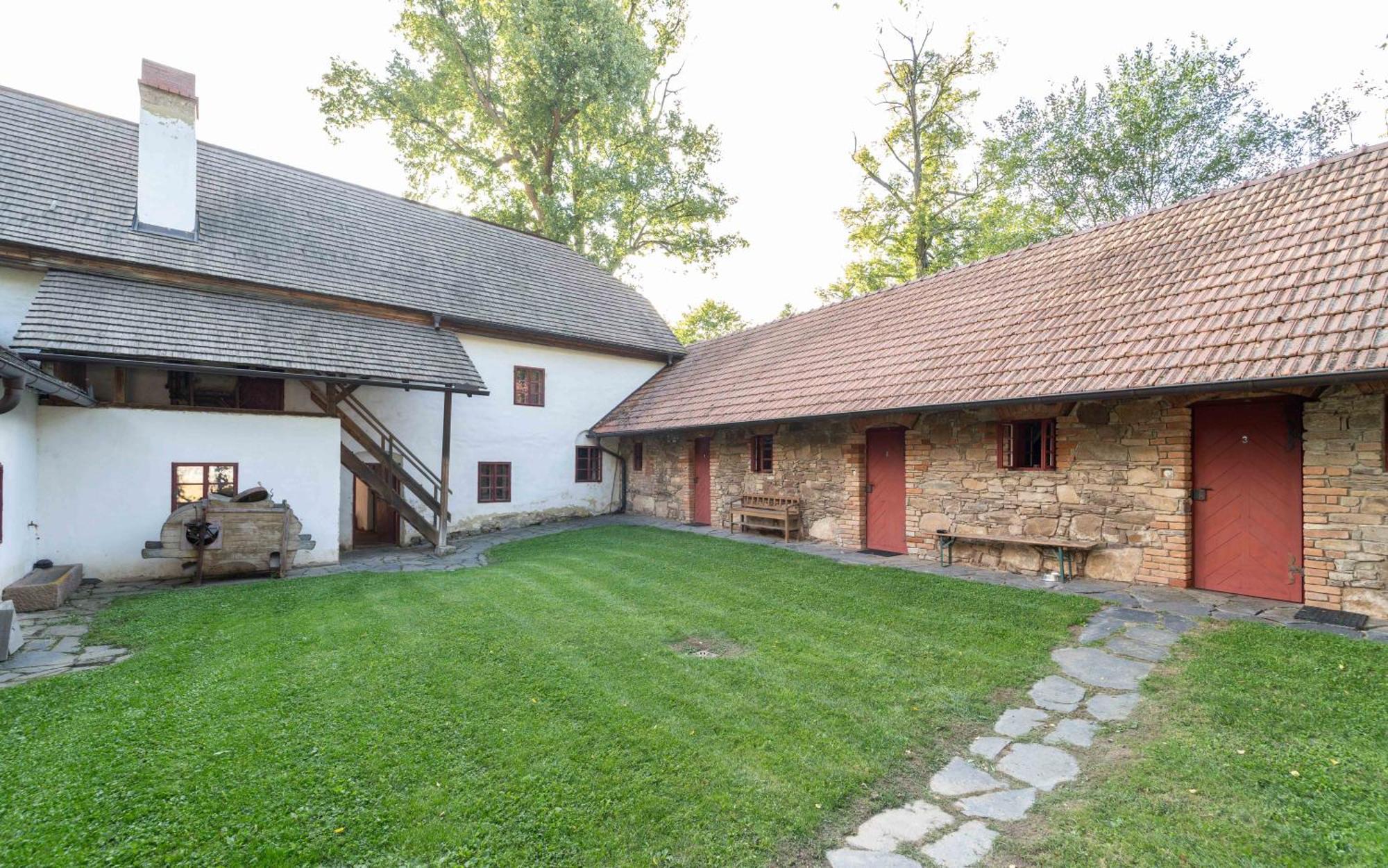 Hotel Porčův mlýn Bykovice Exteriér fotografie