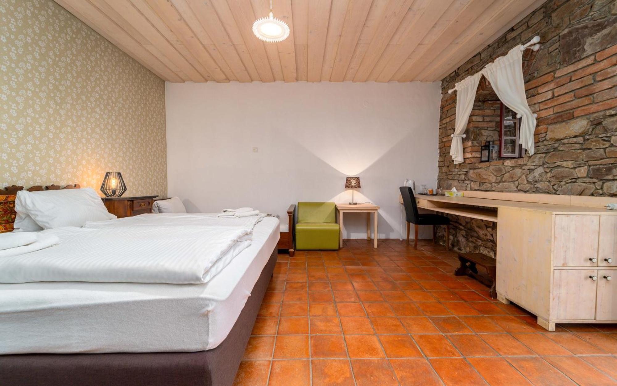 Hotel Porčův mlýn Bykovice Exteriér fotografie