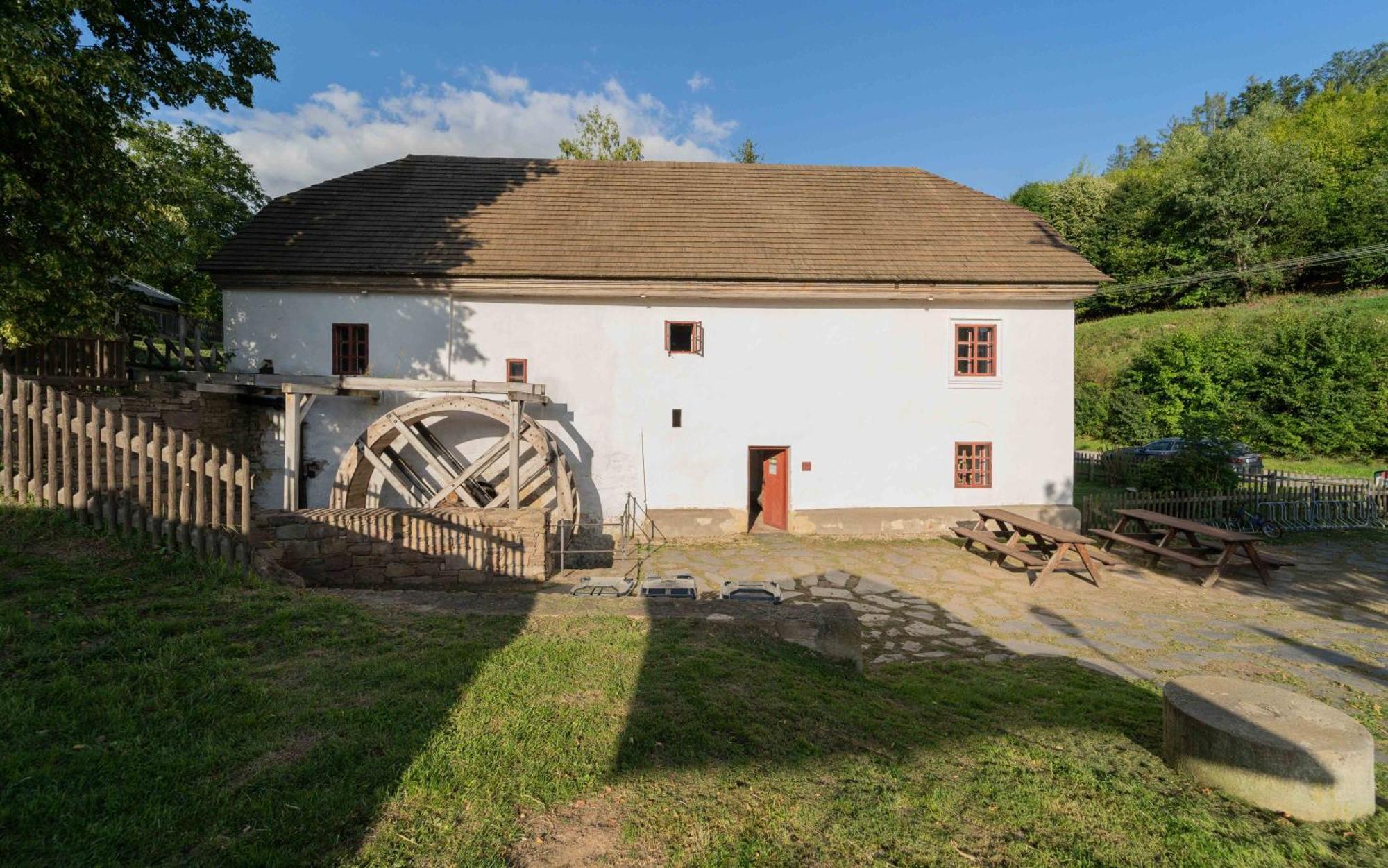 Hotel Porčův mlýn Bykovice Exteriér fotografie