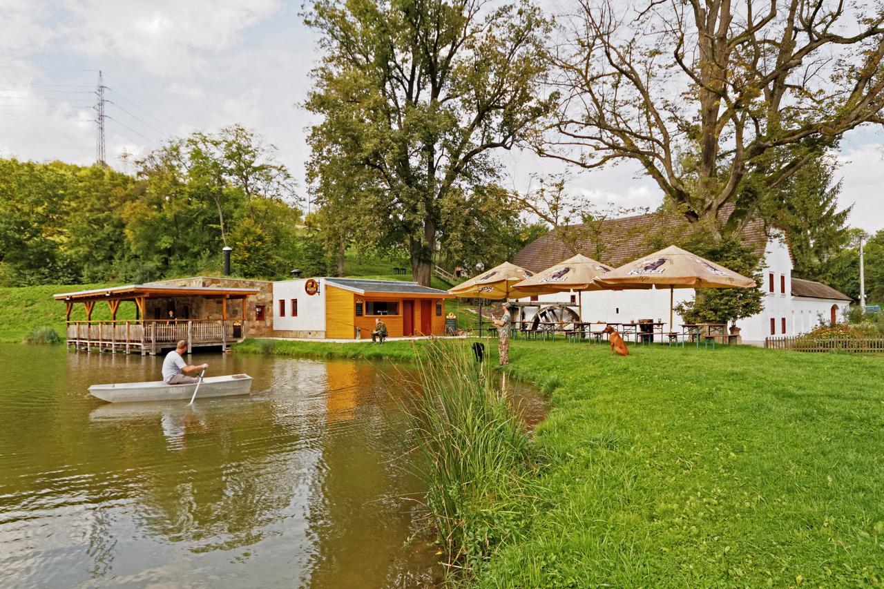 Hotel Porčův mlýn Bykovice Exteriér fotografie